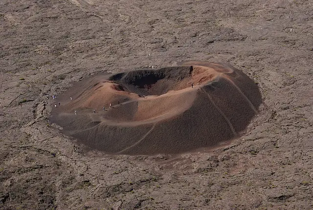 Le Formica Leo, un cône strombolien adventif du Piton de la Fournaise sur l'
