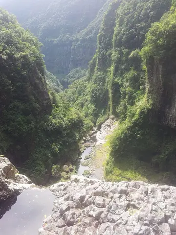 Cascade Surplomb